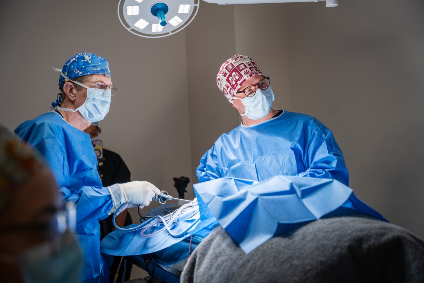 Two Sploot surgeons performing a procedure in a Denver clinic operating room.